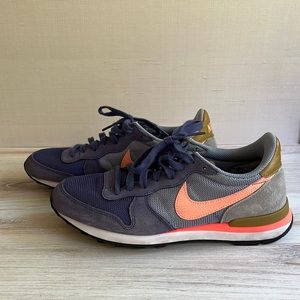 Nike Internationalist Blue and Pink Tennis Shoes
